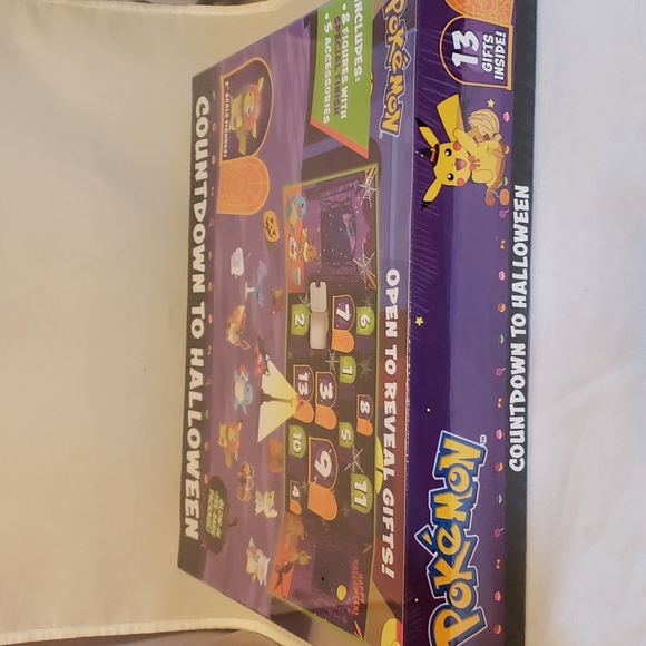 Countdown to Halloween Pokemon figure adventure calendar 2021 - Picture 2 of 3